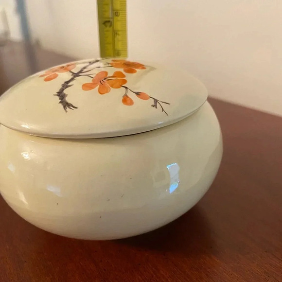 Lovely Satsuma Cherry Blossom Trinket Dish w/ Lid Cream with Peach Signed 1982 - Picture 7 of 9